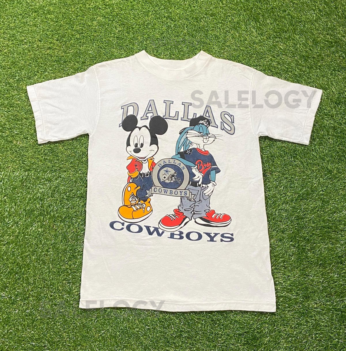 Vintage Dallas Cowboys T Shirt Tee Size Medium NFL Football Aikman Texas Mickey Mouse Bugs Bunny Walt Disney World Looney Tunes Cartoons 90s_549