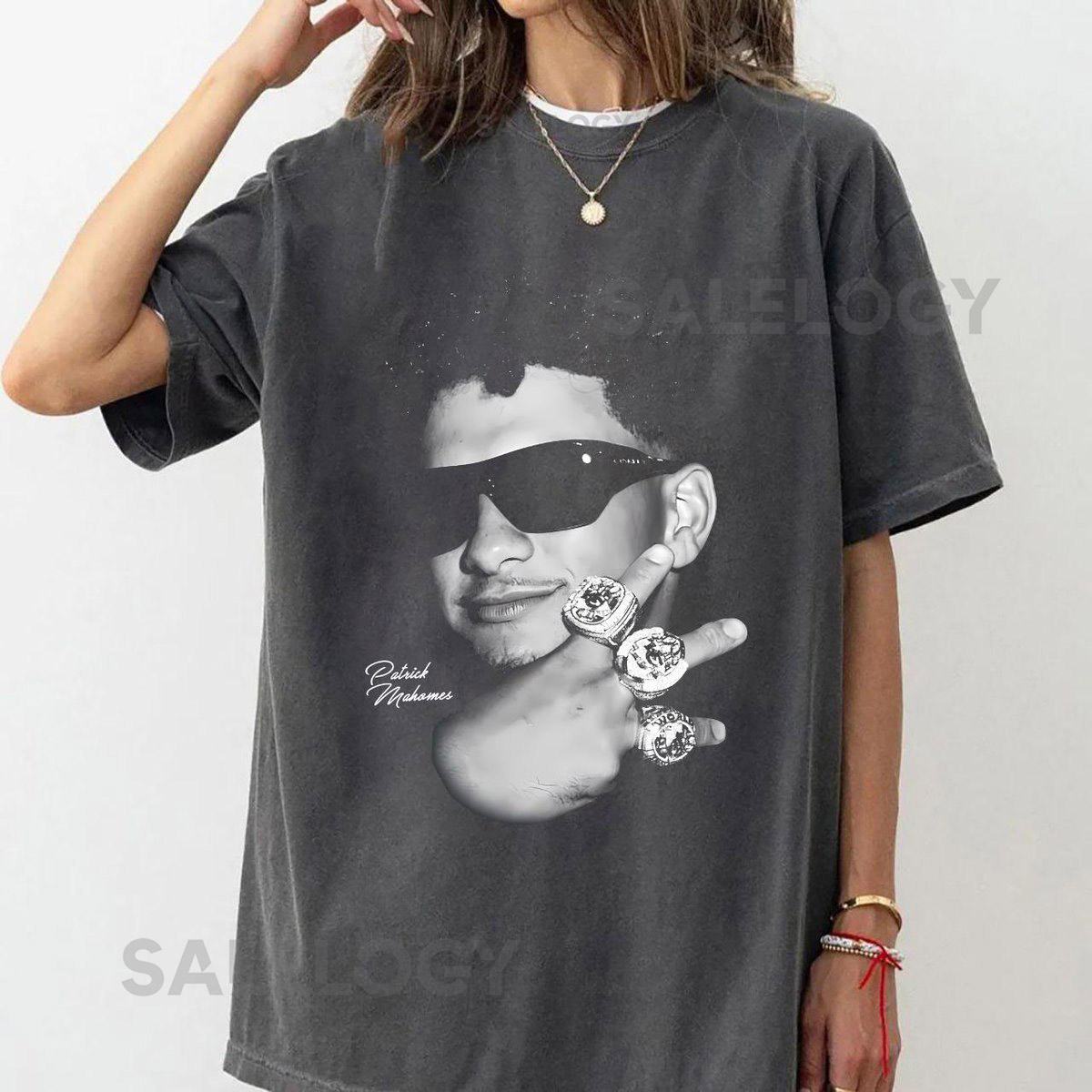 Patrick Mahomes Retro Shirt Kansas City Football Shirt Chiefs Fan Gift Unisex NFL Graphic Shirt Throwback Football Shirt_657