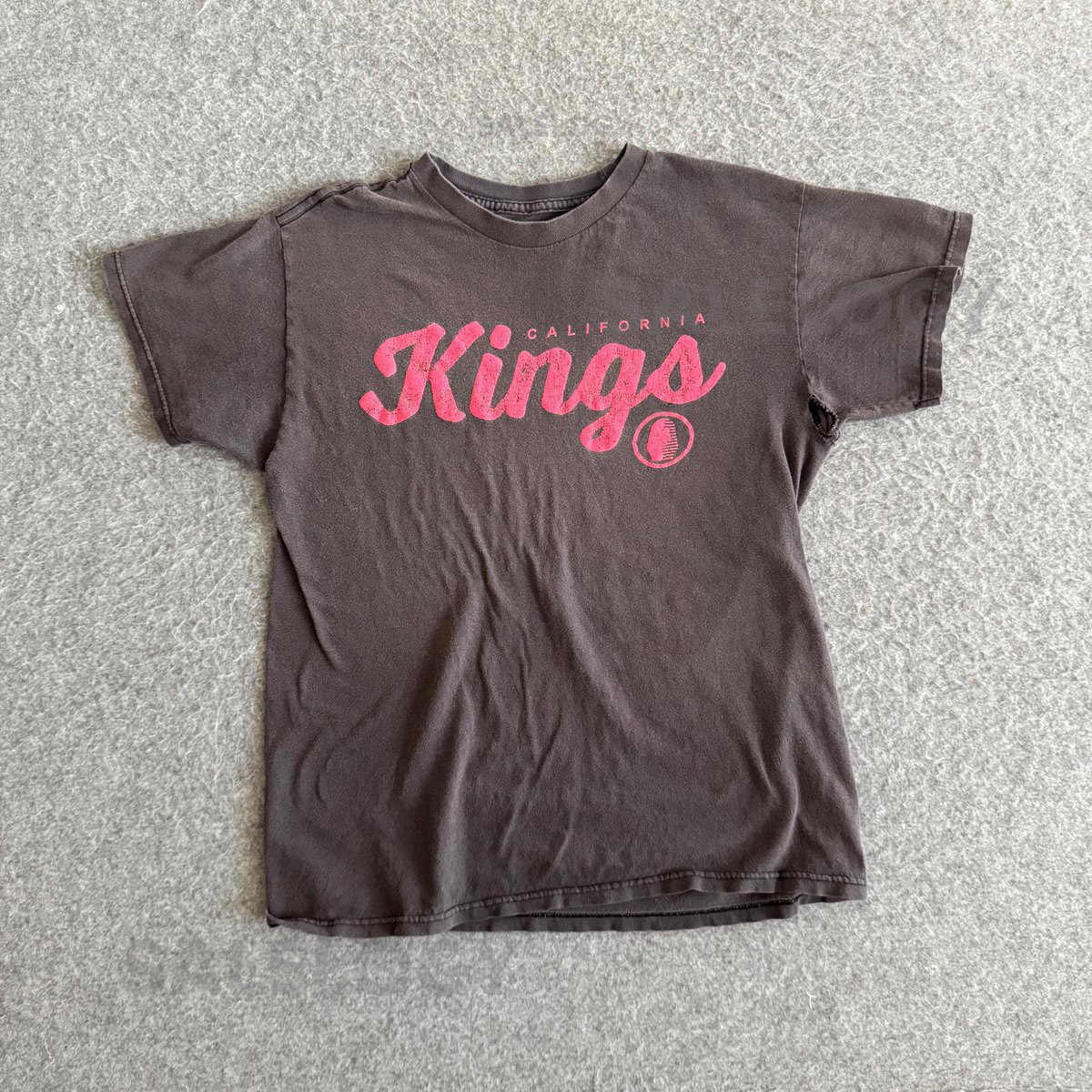 California Kings Faded Black Distressed Tee Small_74