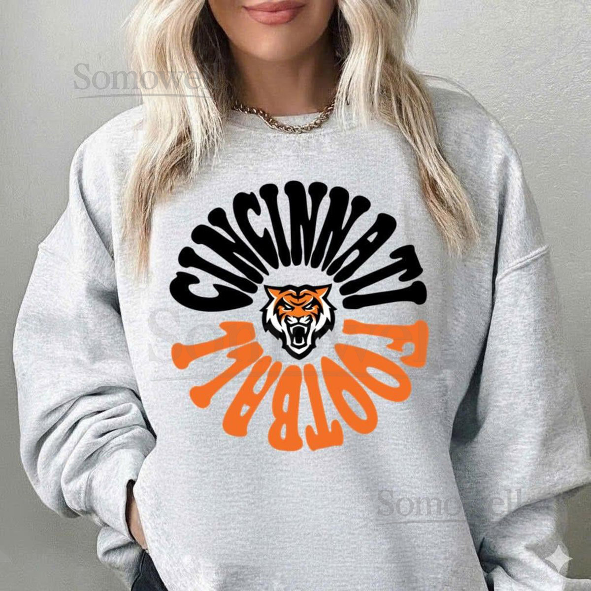 Cincinnati Football Sweatshirt Vintage Bengals Shirt Retro NFL Sports Tee Game Day Fan Gift Unisex_543