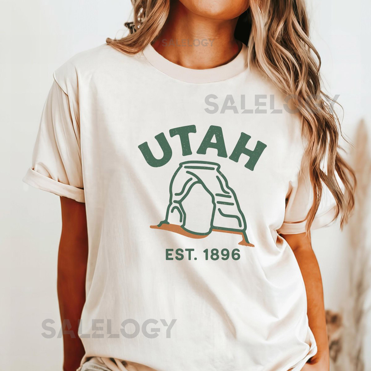 Utah Minimalist T Shirt Delicate Arch Unisex Tee Comfort Colors Vintage Inspired Souvenir Shirt Moab UT Retro Design Arches National_628