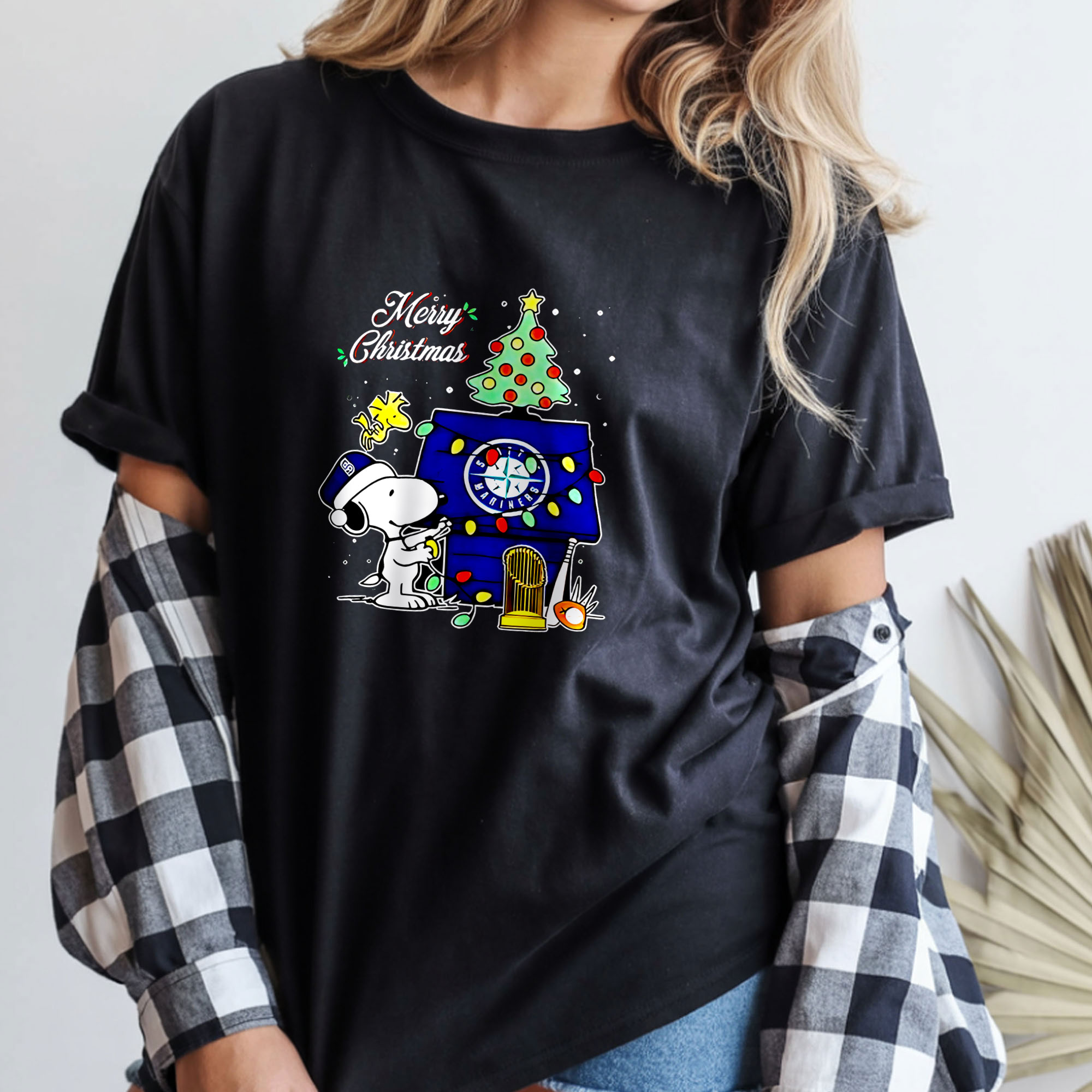 Snoopy Merry Christmas Chicago Cubs MLB Baseball Holiday Festive Fan Graphic Apparel – T-Shirt, Hoodie & Sweatshirt