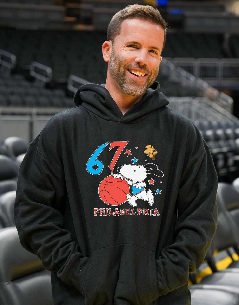 Peanuts Snoopy & Woodstock x Philadelphia 76ers Basketball T-Shirt – Cute NBA Jersey Vintage Bootleg Sports Tee