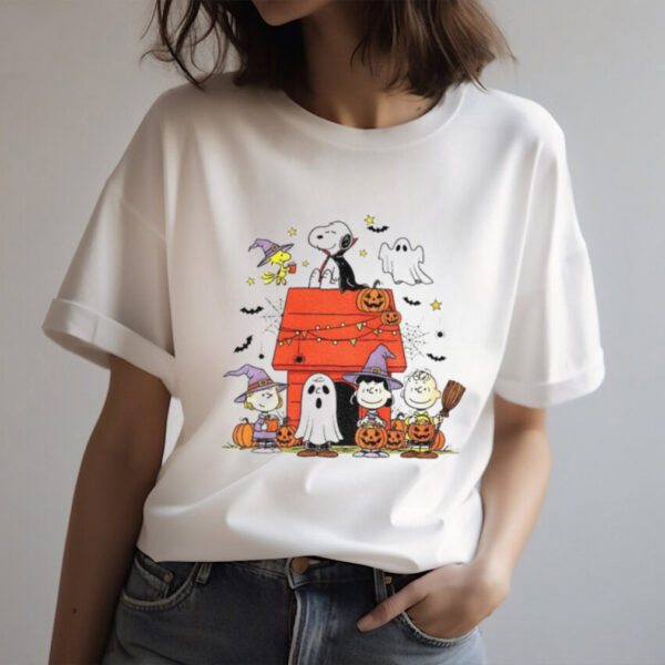Peanuts Snoopy and Friends Spooky Season T-Shirt – Cute Halloween Thanksgiving and Fall Vintage Bootleg Tee