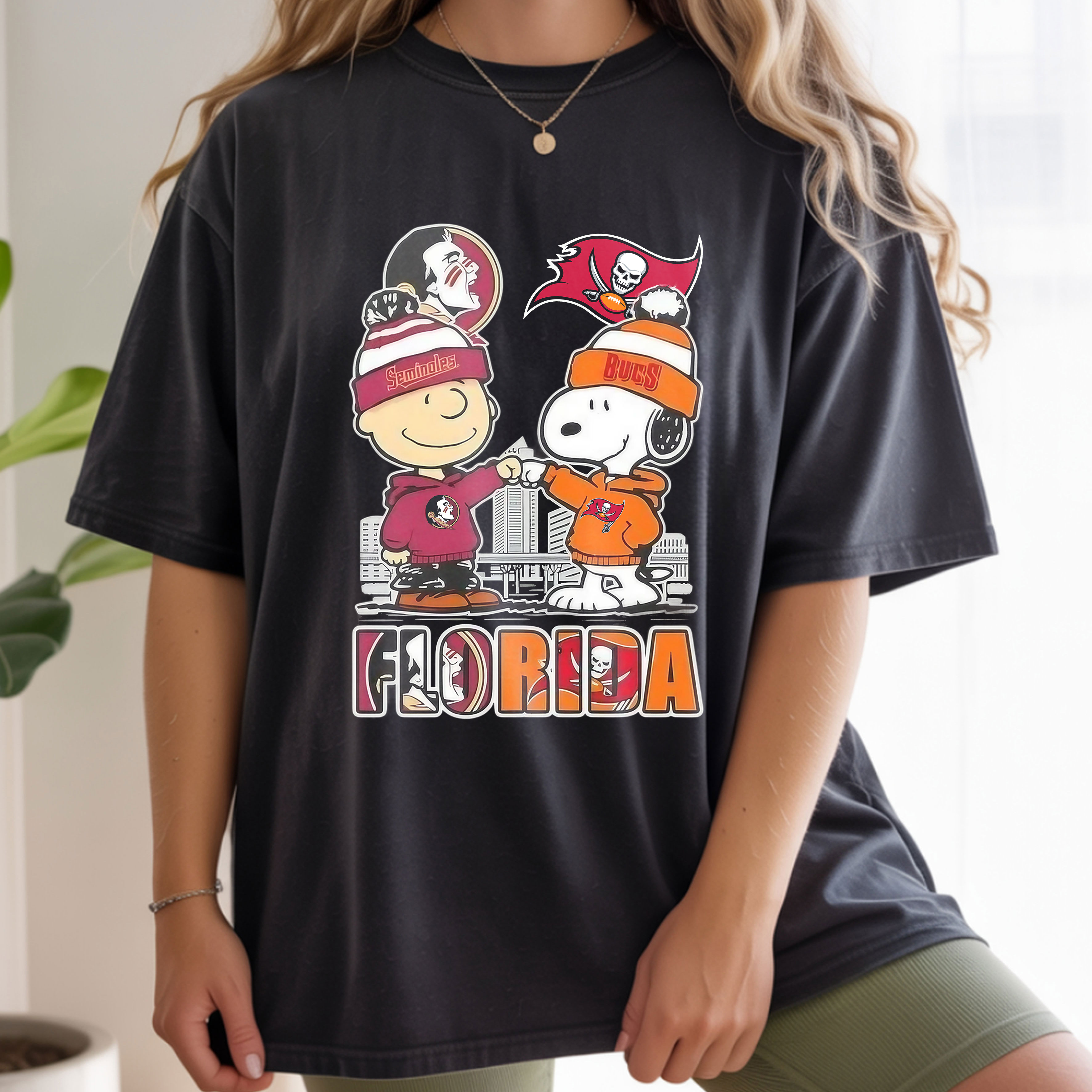 Snoopy and Charlie Brown Tampa Bay Sports Seminoles x Buccaneers Skyline Crossover Florida Vintage Bootleg City Pride Apparel – T-Shirt, Hoodie & Sweatshirt