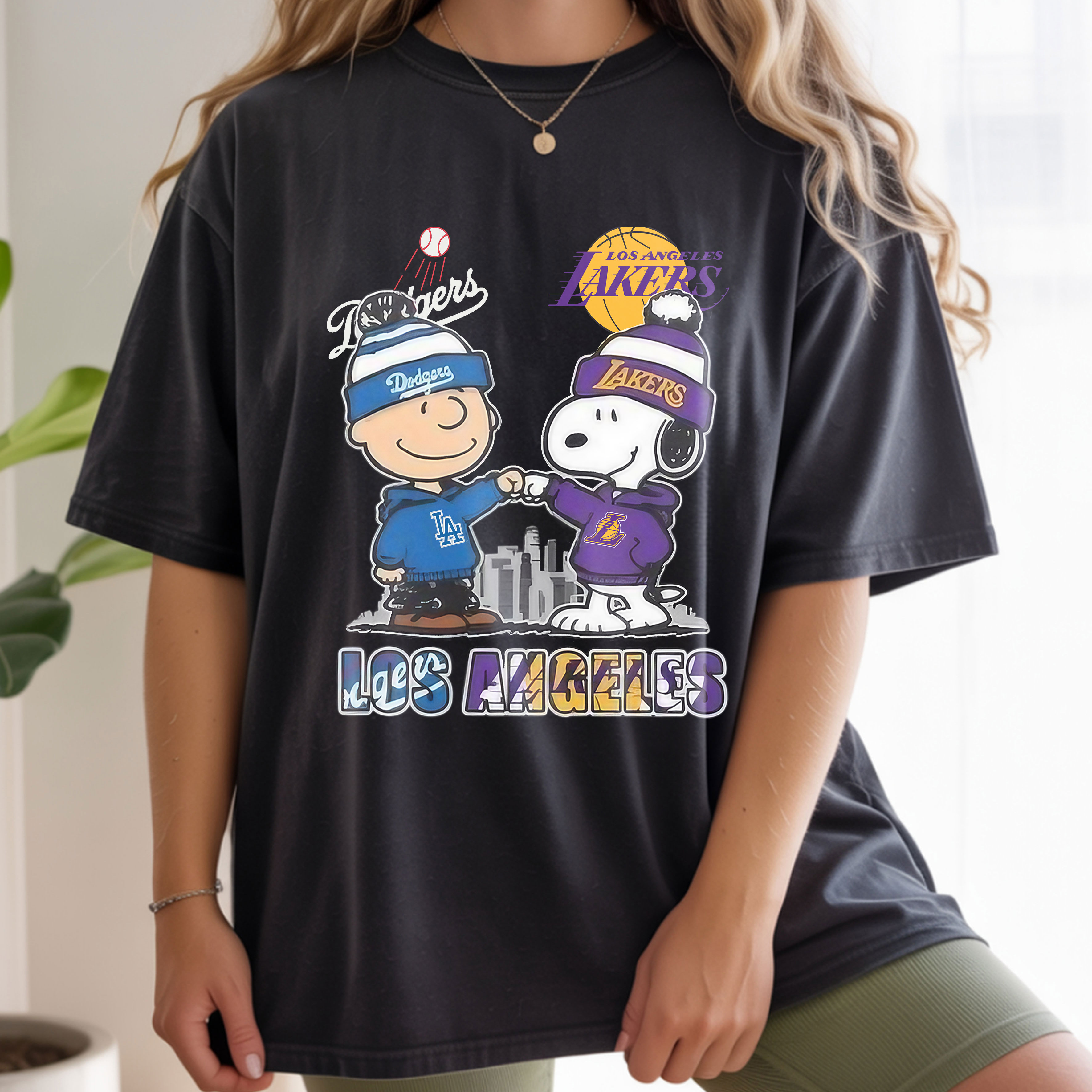 Charlie Brown Los Angeles Dodgers x Snoopy Los Angeles Lakers Skyline 2025 MLB NBA Crossover Vintage Bootleg LA Sports Apparel – T-Shirt, Hoodie & Sweatshirt