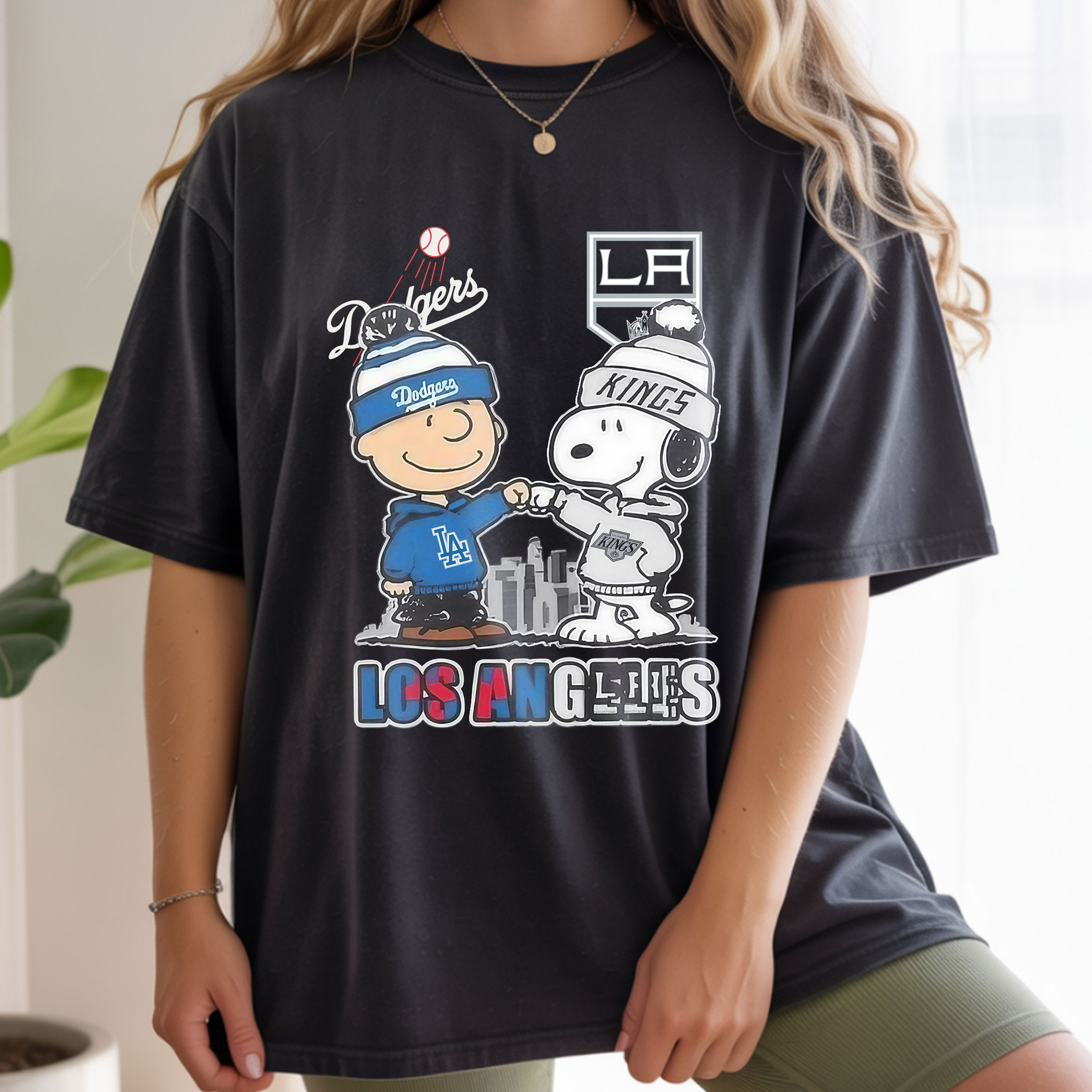 Charlie Brown Los Angeles Dodgers x Snoopy Los Angeles Kings Skyline 2025 MLB NHL Crossover Vintage Bootleg LA Sports Apparel – T-Shirt, Hoodie & Sweatshirt