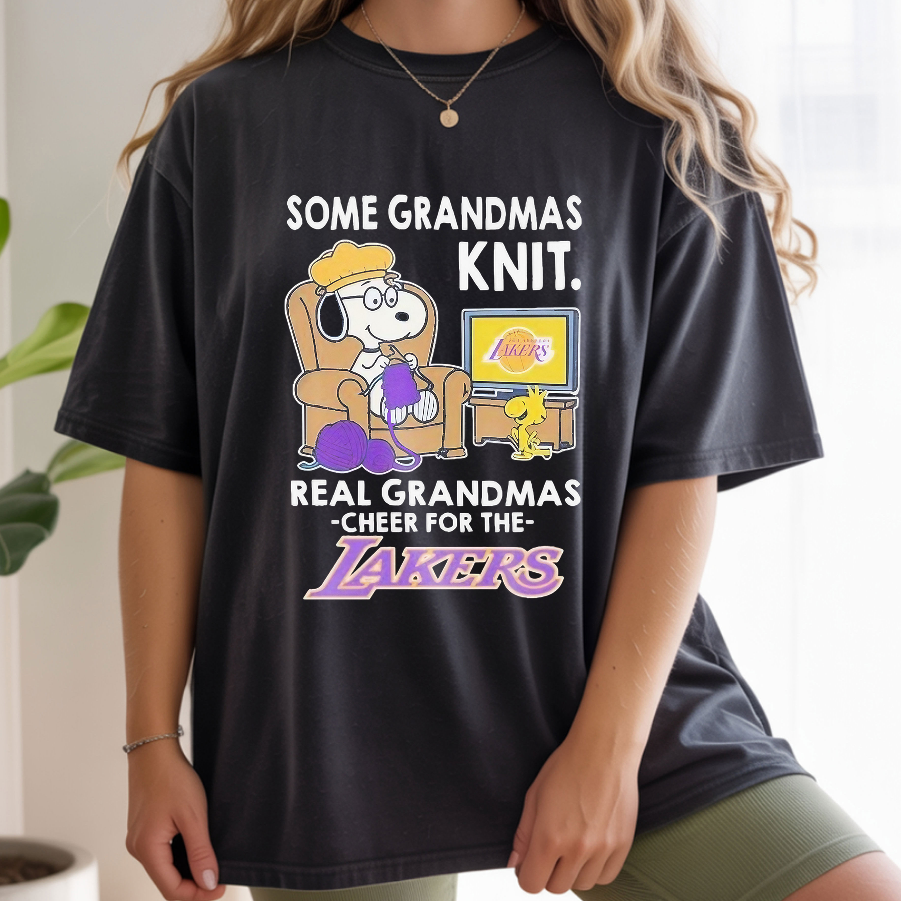 Snoopy and Woodstock The Peanuts Some Grandmas Knit Real Grandmas Cheer for the Los Angeles Lakers Basketball Vintage Bootleg Grandma Fan Apparel – T-Shirt, Hoodie & Sweatshirt