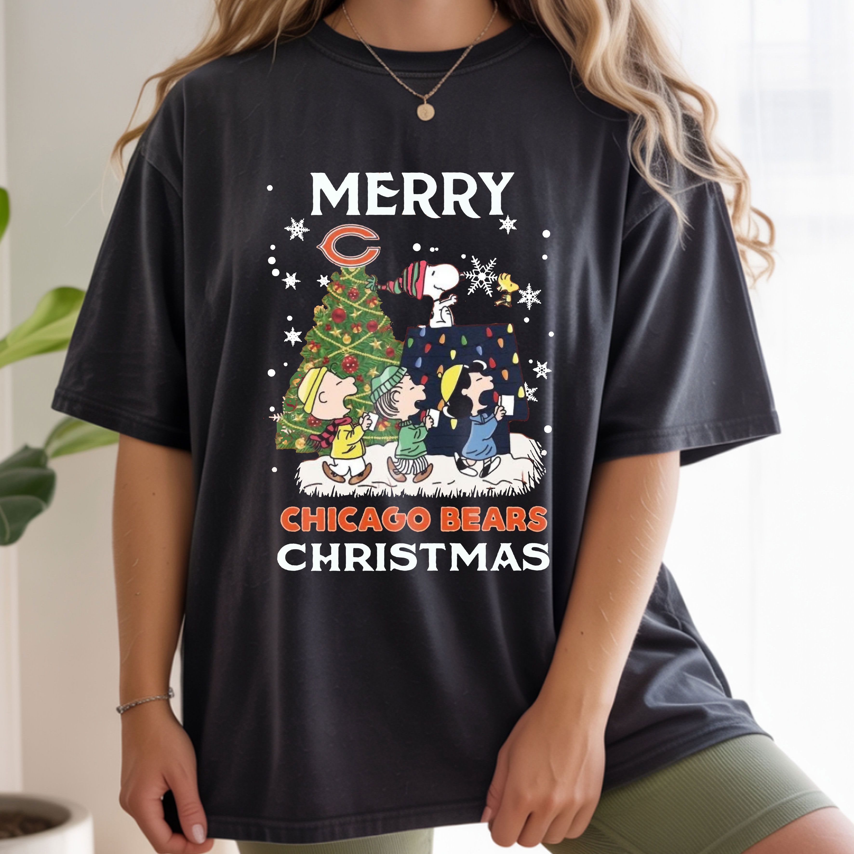 Snoopy and Friends Chicago Bears Football Merry Christmas 2025 NFL Holiday Vintage Bootleg Apparel – T-Shirt, Hoodie & Sweatshirt