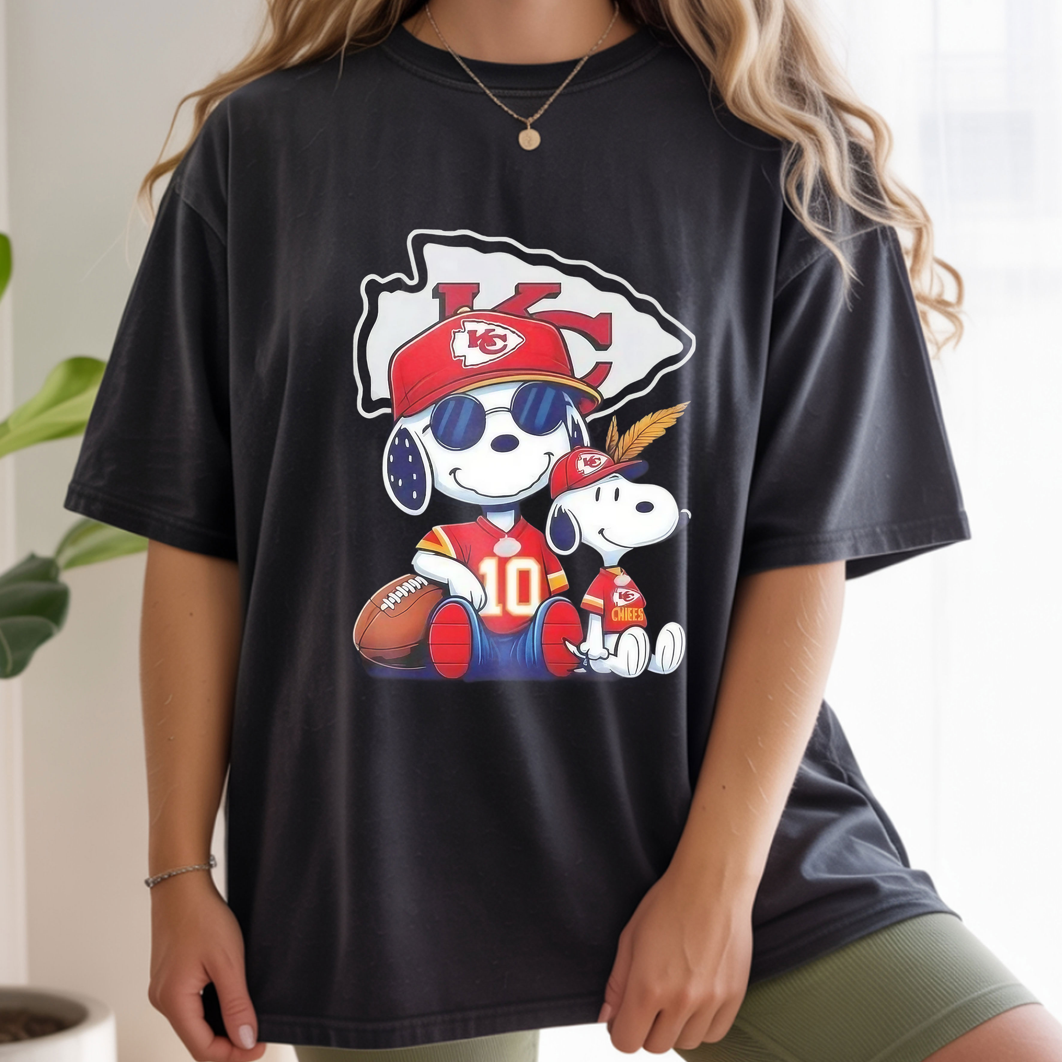 Peanuts Snoopy Smiling at Kansas City Chiefs Football Fans NFL Team Spirit Vintage Bootleg Red Kingdom Apparel – T-Shirt, Hoodie & Sweatshirt