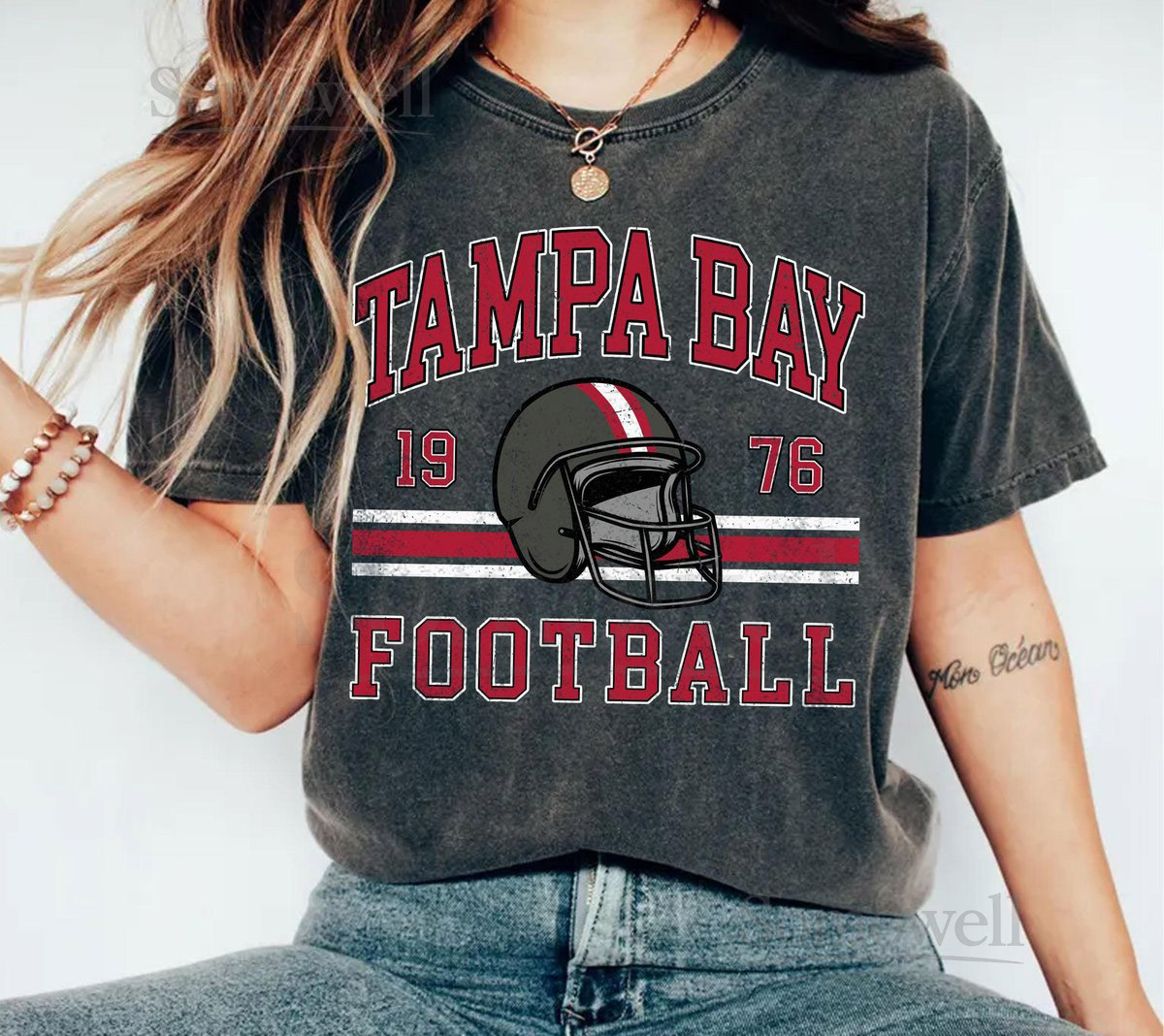 Comfort ColorsTampa Bay Football Shirt Buccaneers T-Shirt Retro Graphic Shirt Vintage Tampa Bay Buccaneers Shirt Bucs Football NFL_378