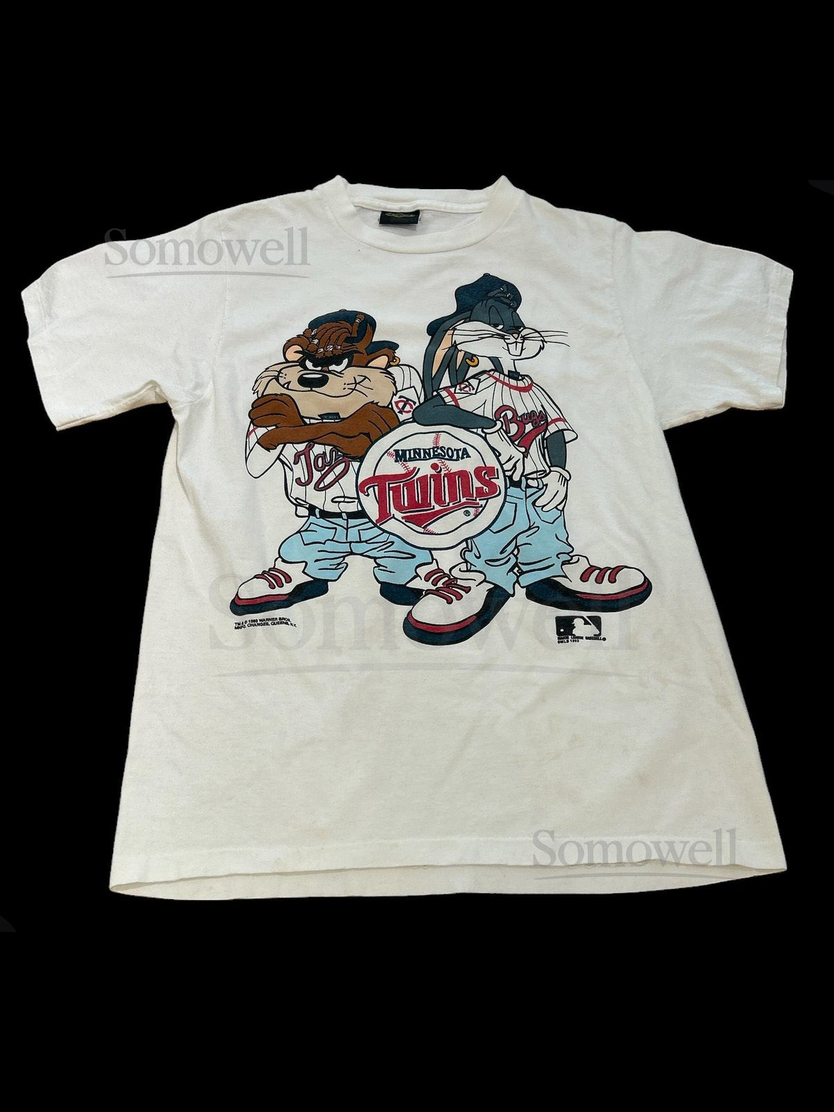 Vintage 1993 Minnesota Twins x Looney Tunes Taz and Bugs T-Shirt_873