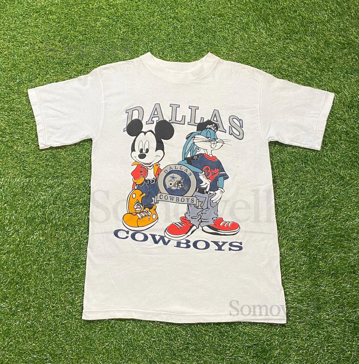 Vintage Dallas Cowboys T Shirt Tee Size Medium NFL Football Aikman Texas Mickey Mouse Bugs Bunny Walt Disney World Looney Tunes Cartoons 90s_549