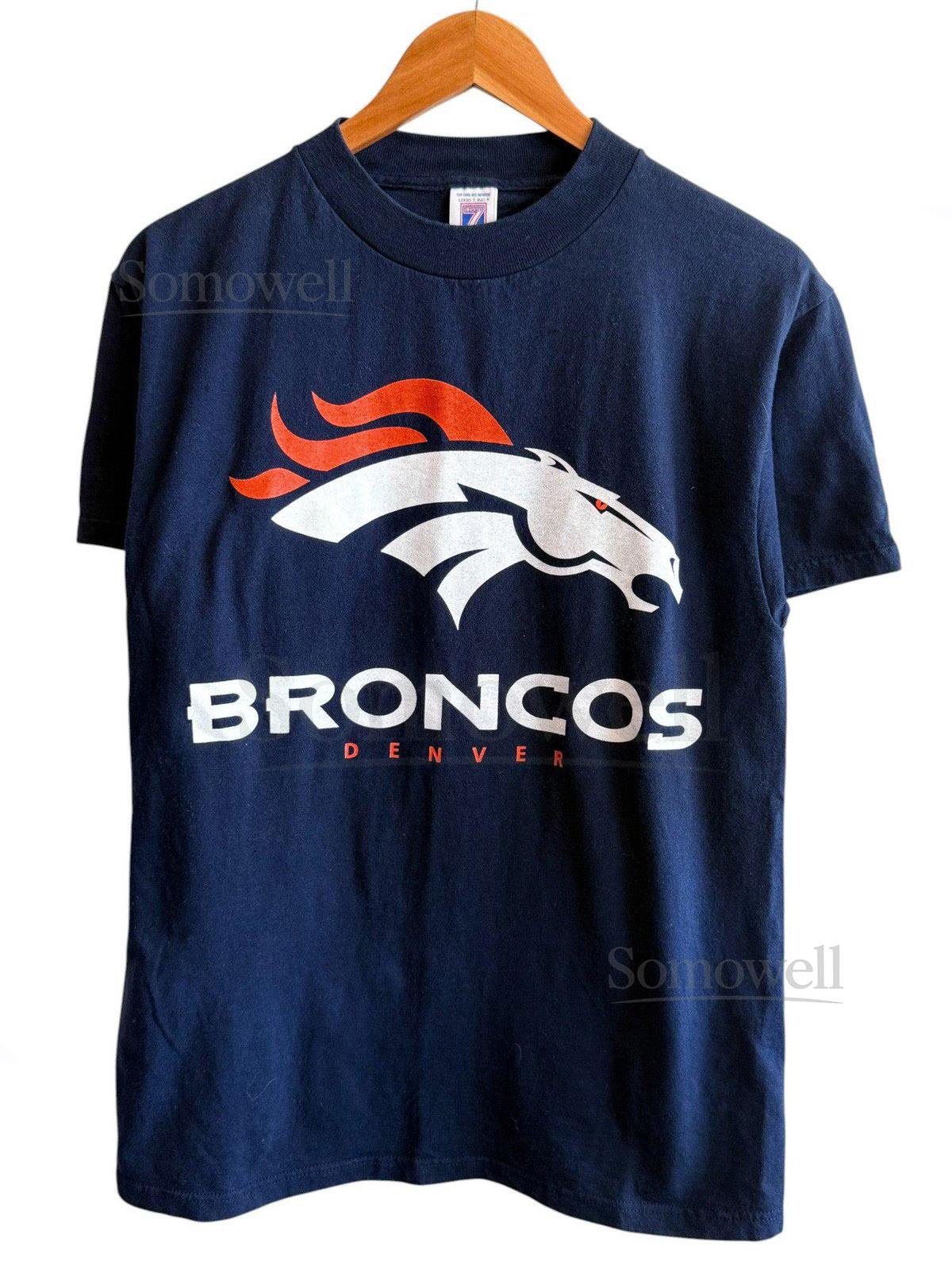 Vintage Y2K Denver Broncos NFL Logo Graphic Tee Size Medium_606