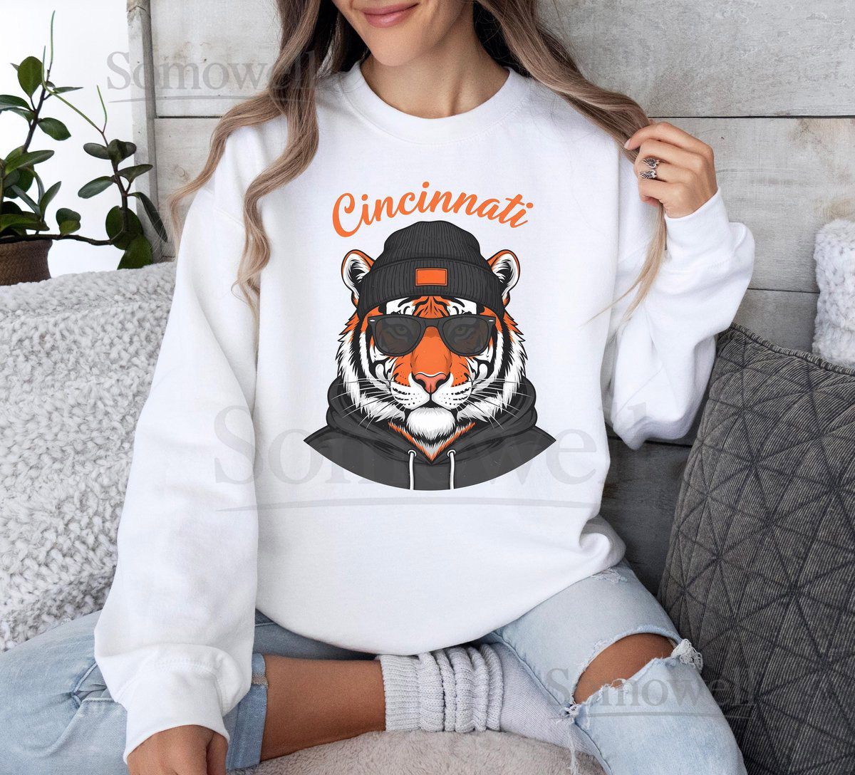 Cincinnati Football Shirt Bengals Mascot Streetwear T-Shirt Game Day Fan Sweatshirt and Hoodie_534