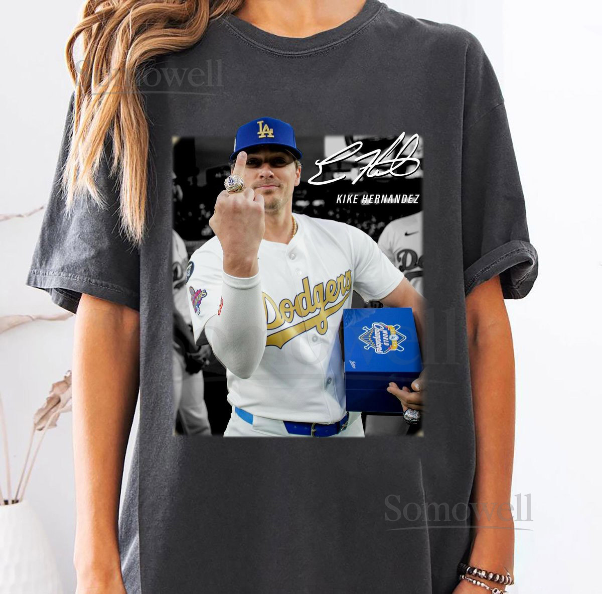 Kiké Hernandez Funny Middle Finger Vintage Comfort Colors Shirt Los Angeles Baseball Champions 2025 Retro Shirt Gift For Boy Girl_486